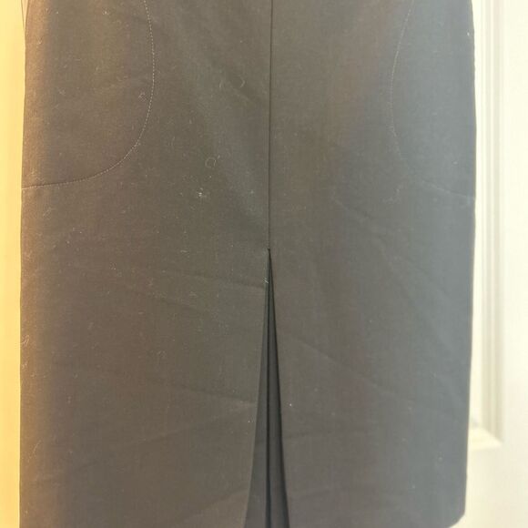 Ann Taylor Petites Black Midi Sheath Dress with Scoop Neck and Pockets - Picture 3 of 12